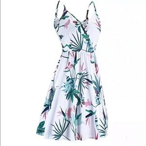 Floral spring dress with interior pocket